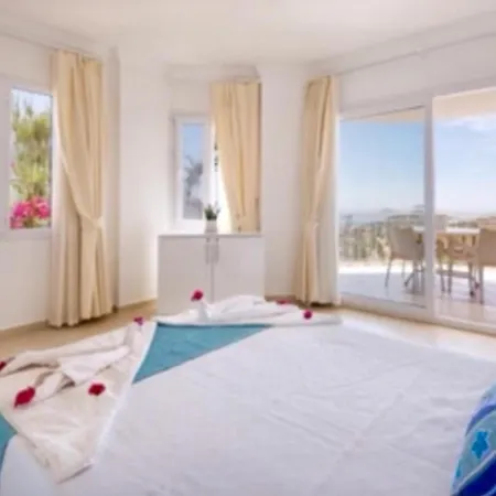 Luxury 3 Bedroom In With Sea Views