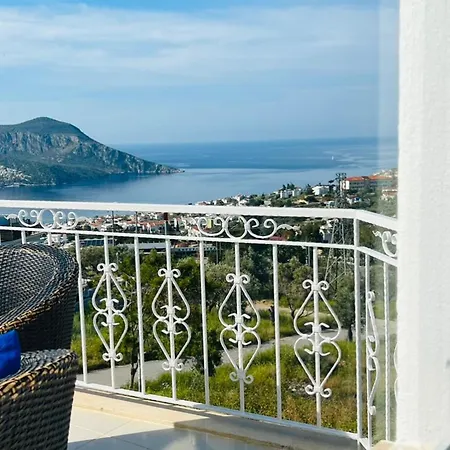Luxury 3 Bedroom In With Sea Views *